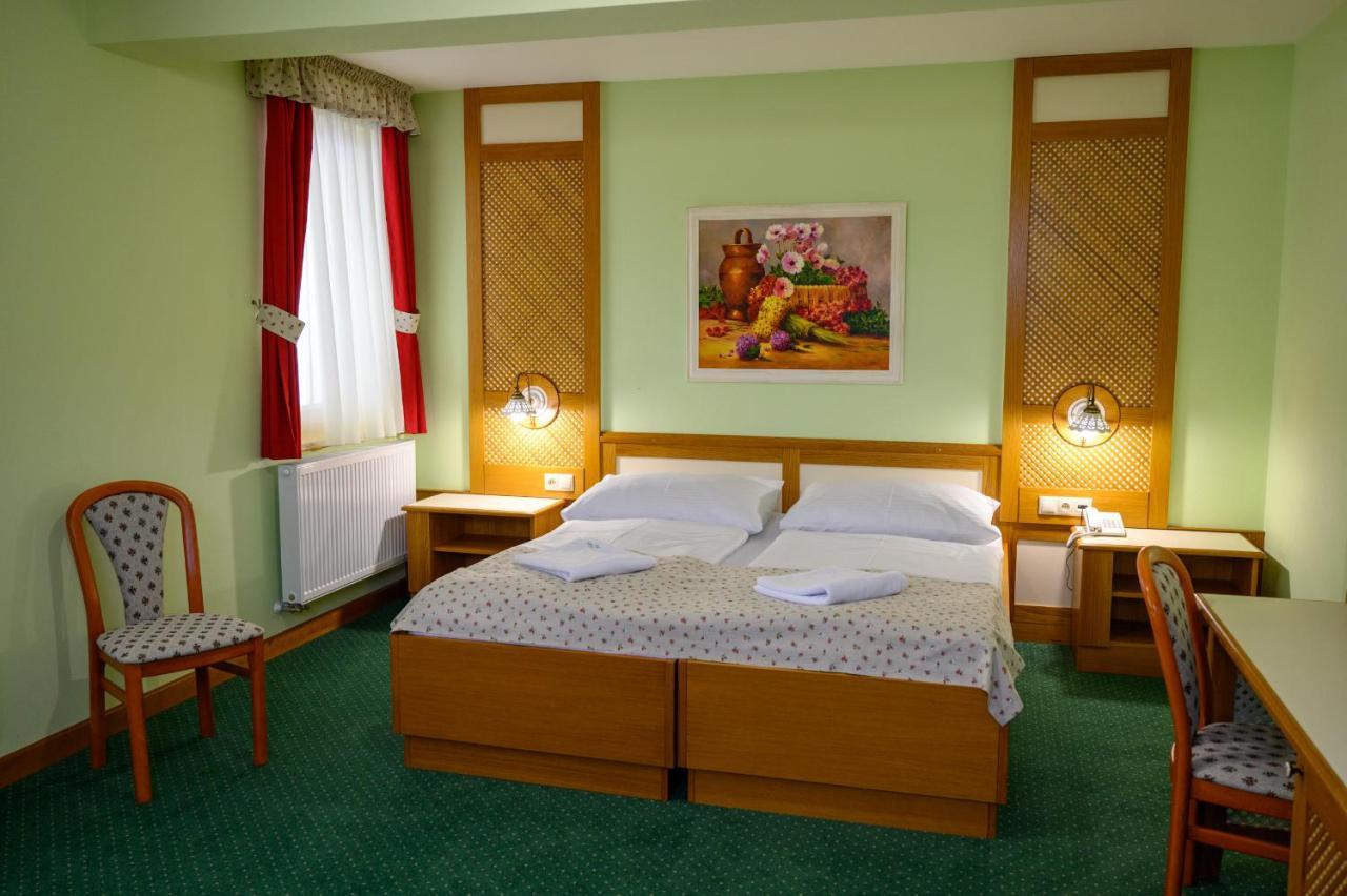 Hotel Julianin Dvor 3*