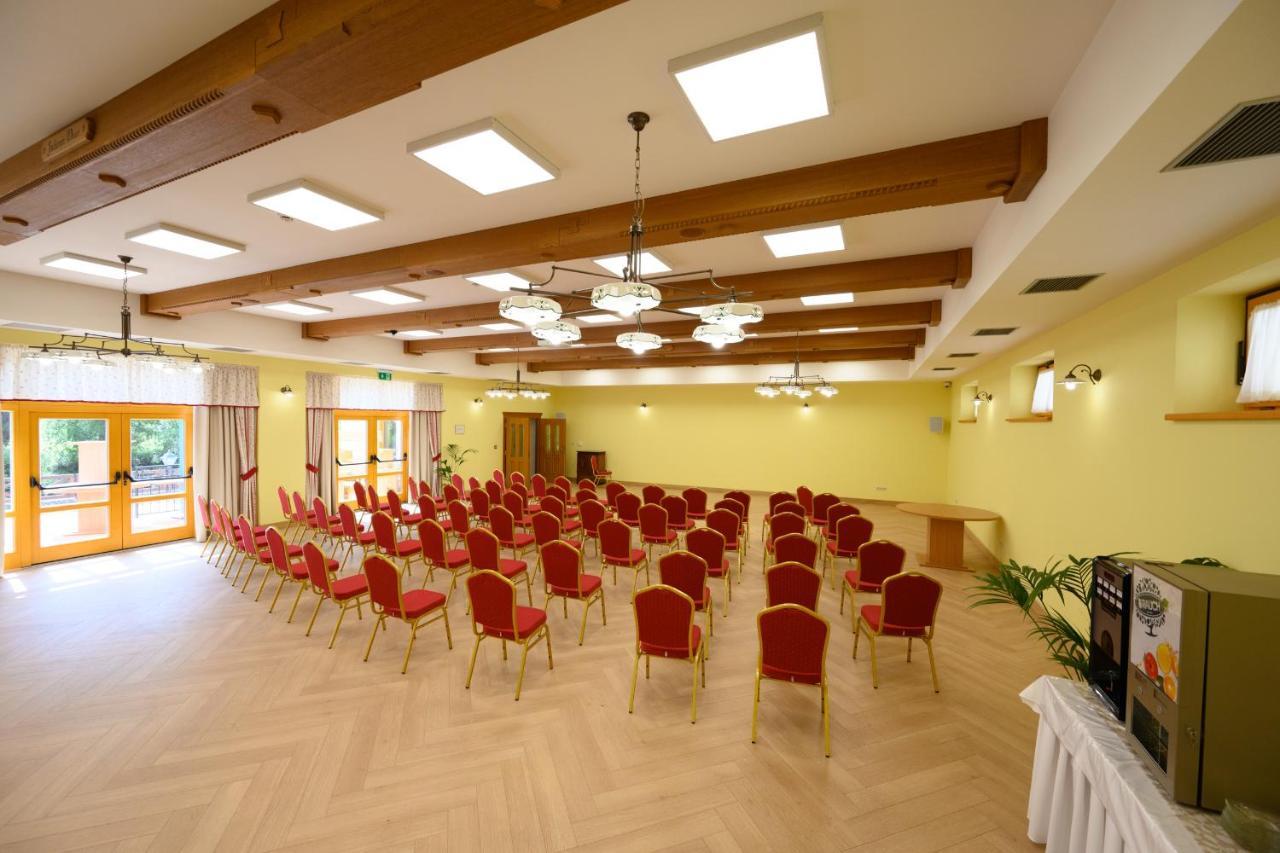 Hotel Julianin Dvor 3*